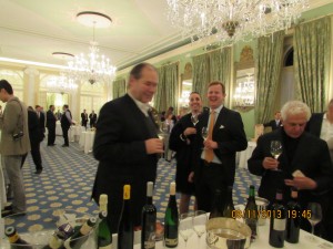 Otto Geisel et le Prince de Baden dégustants le Domaine Saint Martin